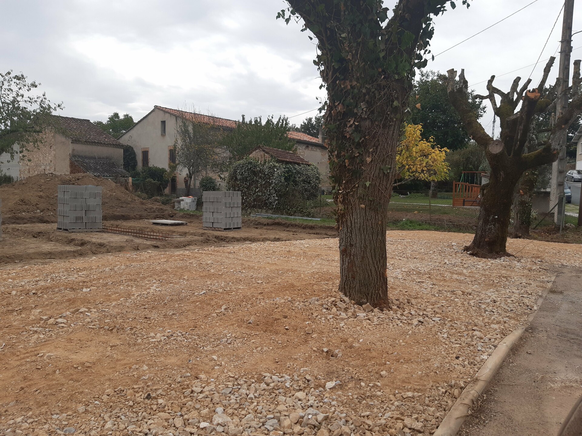 Création de parkings et chemins d'accès