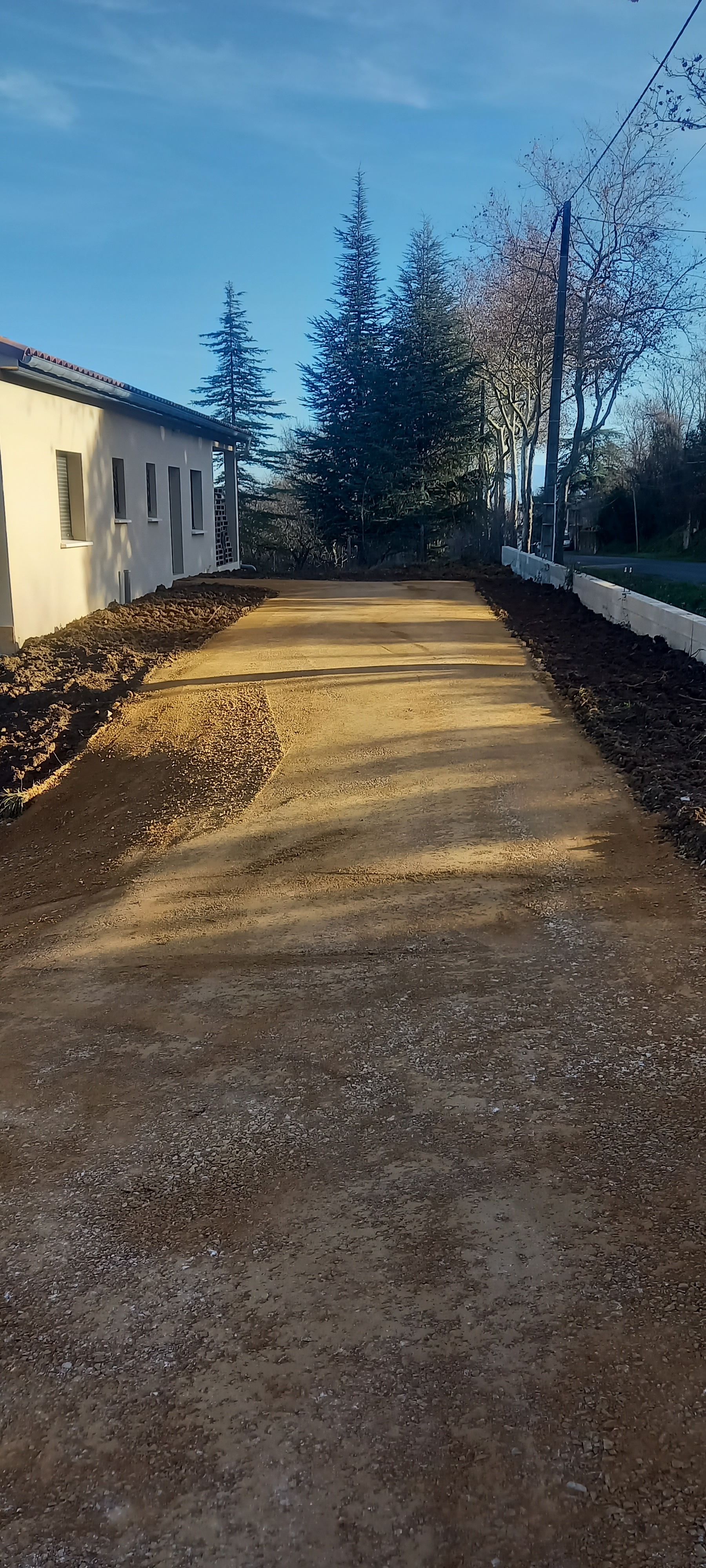 Création de parkings et chemins d'accès