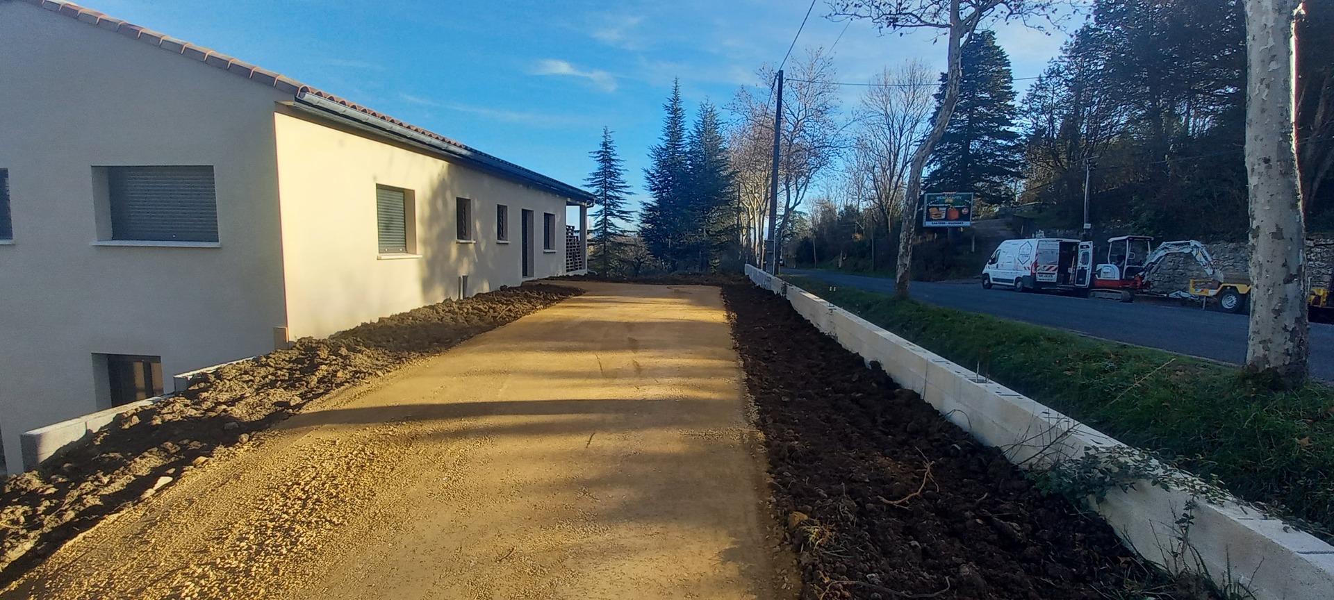 Création de parkings et chemins d'accès