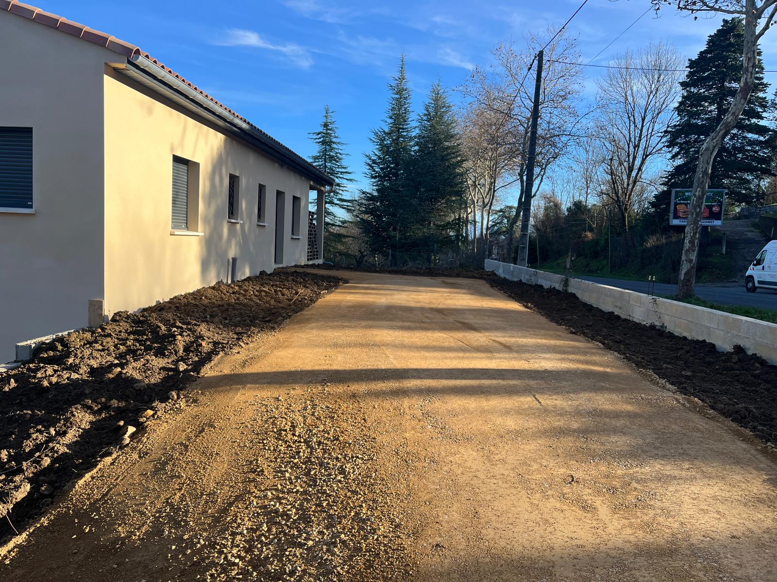 Création de parkings et chemins d'accès