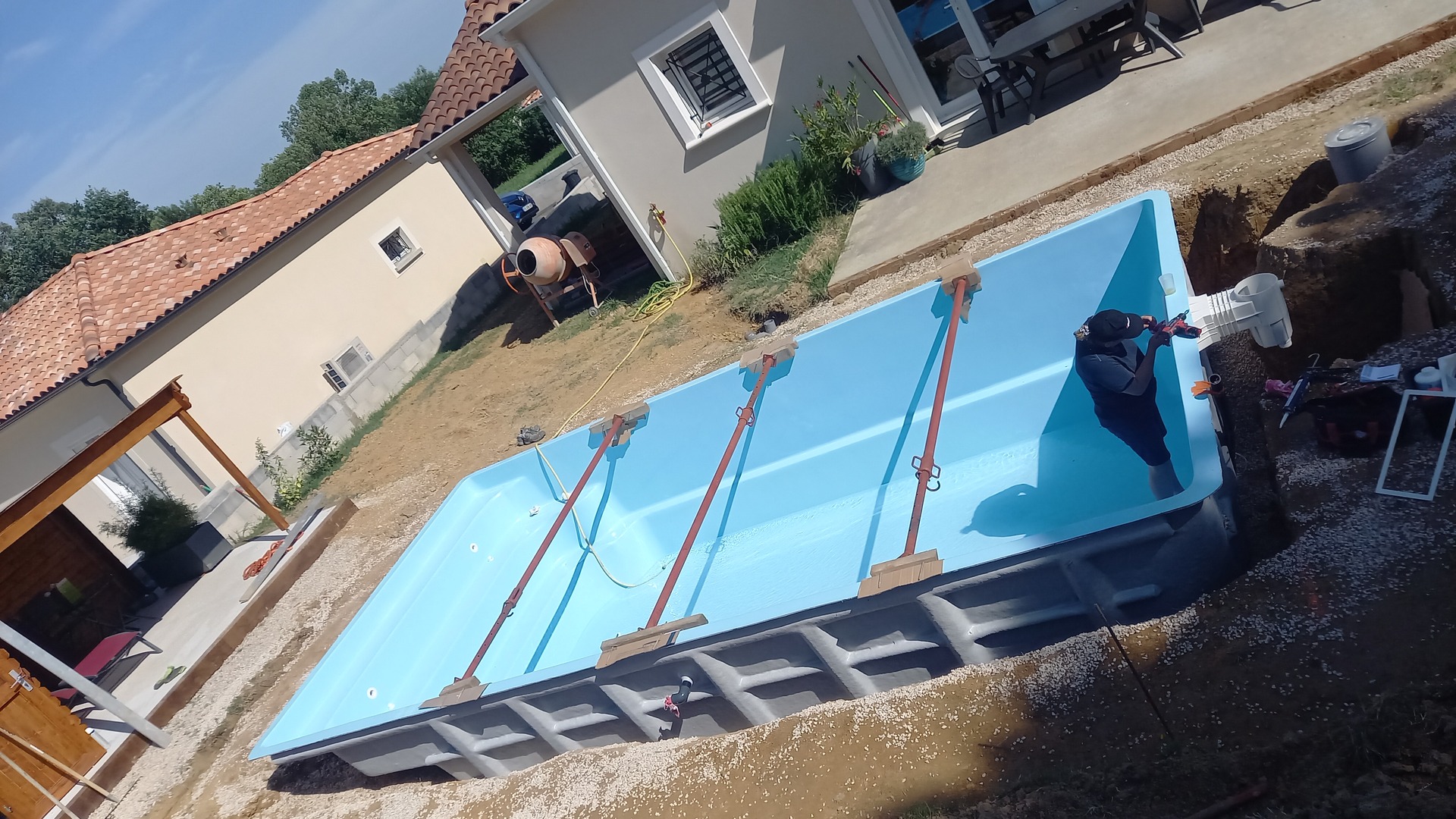 Pose de Piscine ANAA Bleue à Saïx